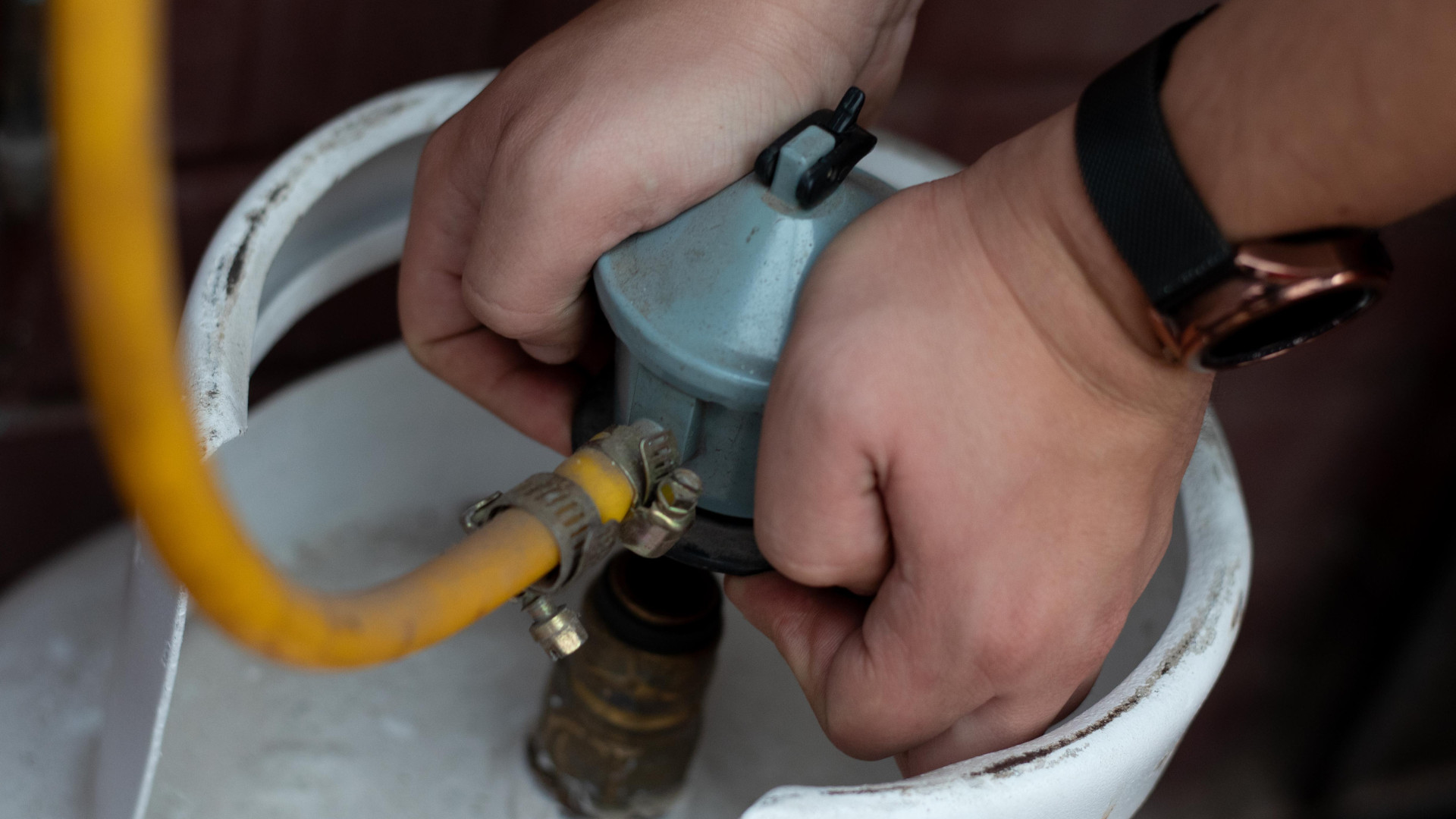 Alertan por reguladores de gas que podrían provocar fugas: Más de 10 mil estarían a manos de los clientes