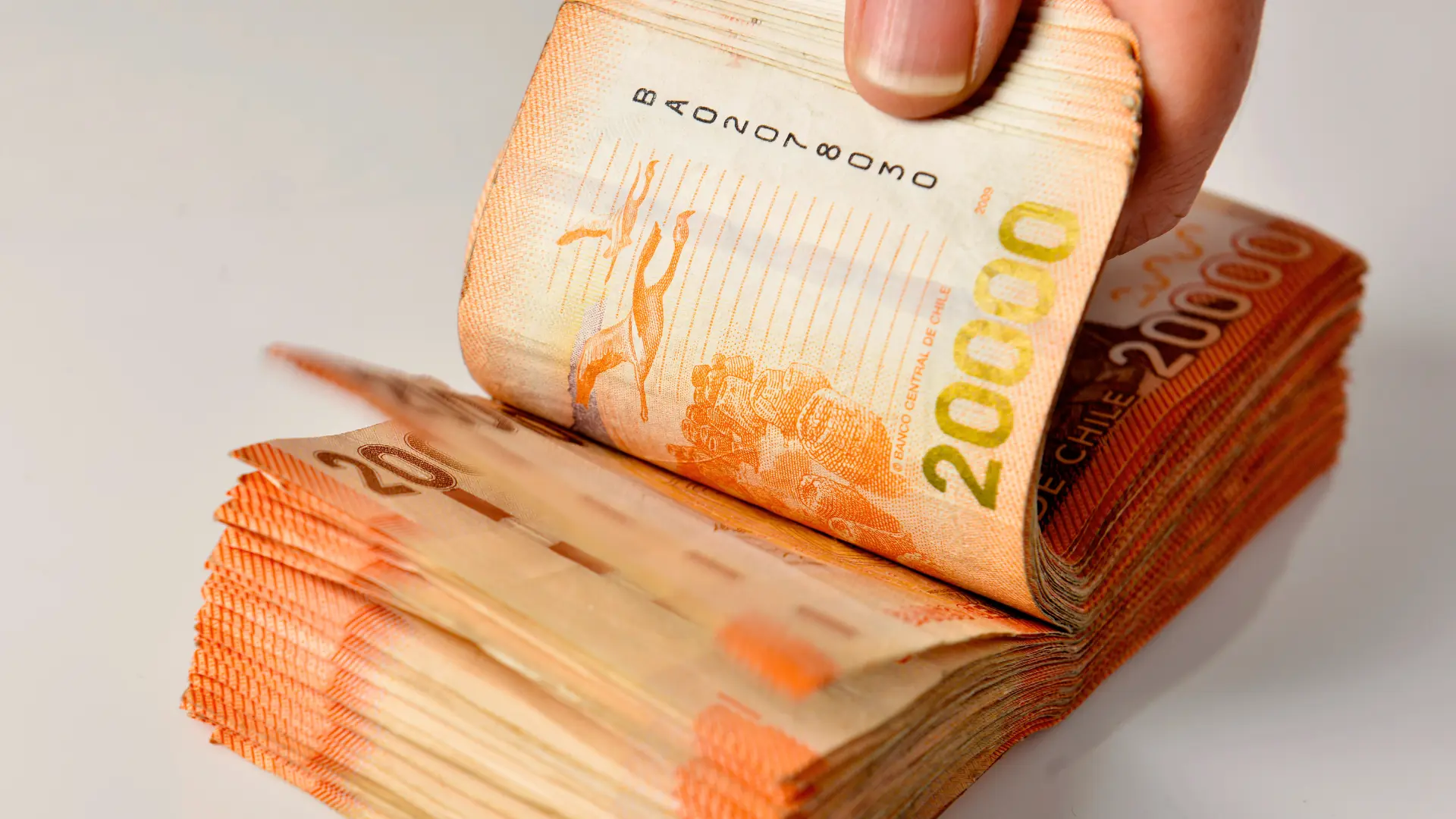 Bono para transportistas 2026: revisa hasta qué mes se pagarán los $100 mil para combustible