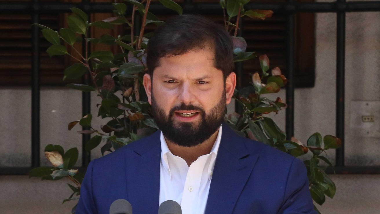 “Les vacían sus cuentas”: Boric cuestiona embargos a deudores CAE y apunta contra rechazo al secreto bancario