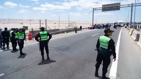 Detienen a dos policías peruanos armados tras ingresar a Chile por Arica