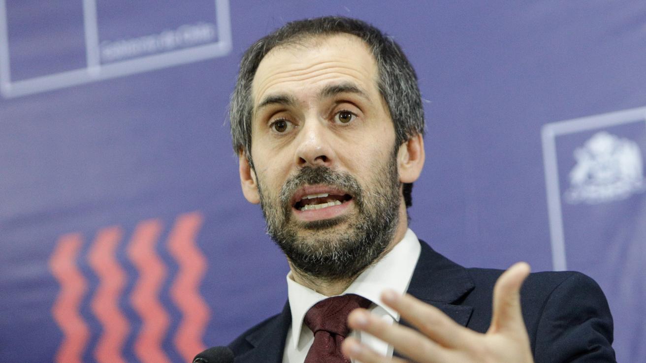 Cámara aprueba acusación constitucional contra ex ministro Nicolás Grau