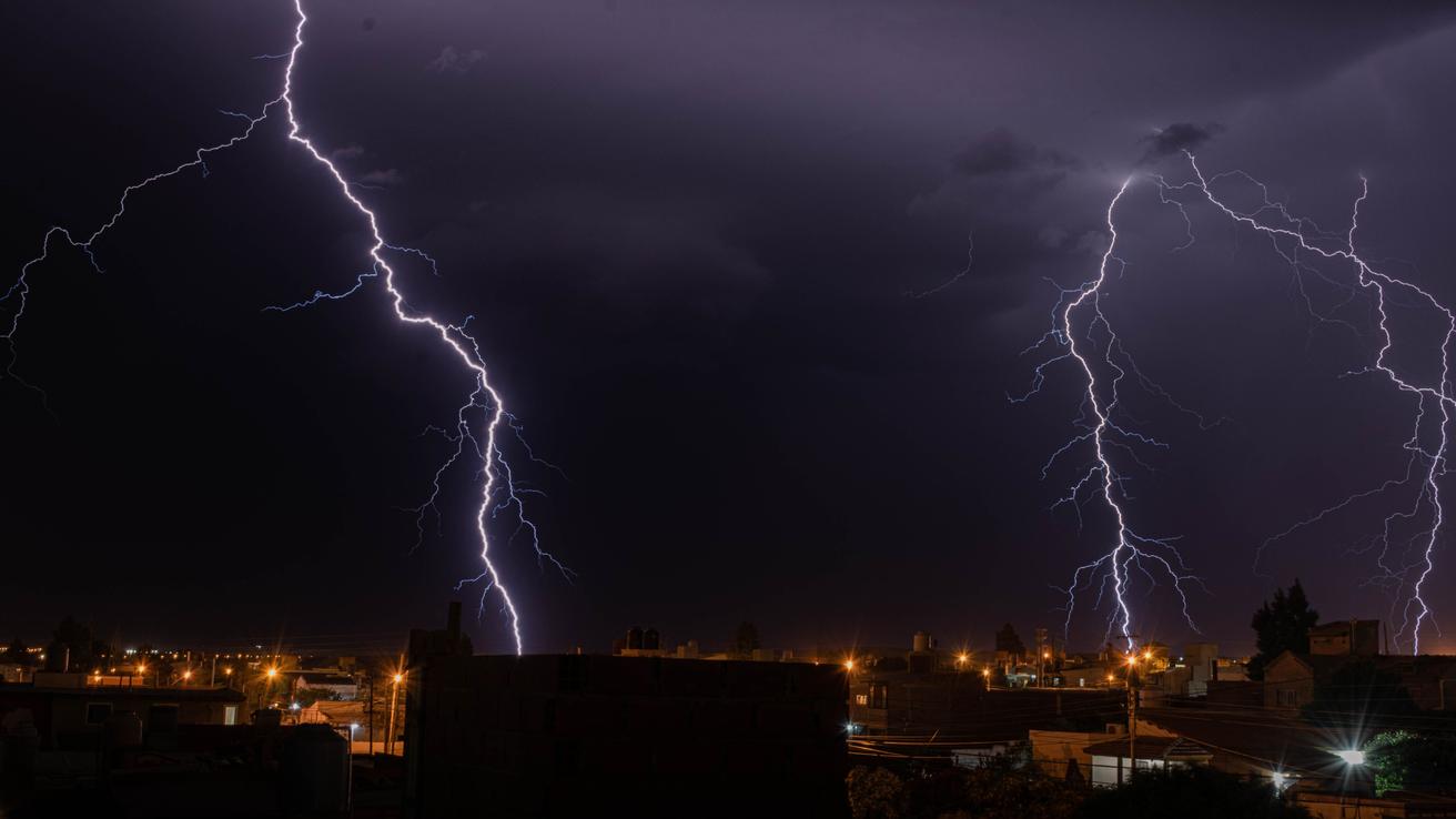 Emiten aviso de tormentas eléctricas para 3 regiones del país