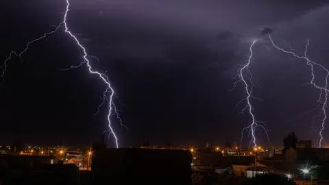 Emiten aviso de tormentas eléctricas para 3 regiones del país