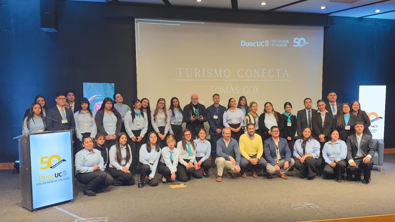 Estudiantes del Duoc UC realizan seminario Turismo Conecta con reconocido periodista y productor de eventos Tomás Cox