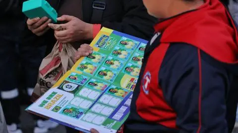 La fiebre por el álbum del Mundial sigue con intercambio de láminas en comunas del Gran Concepción