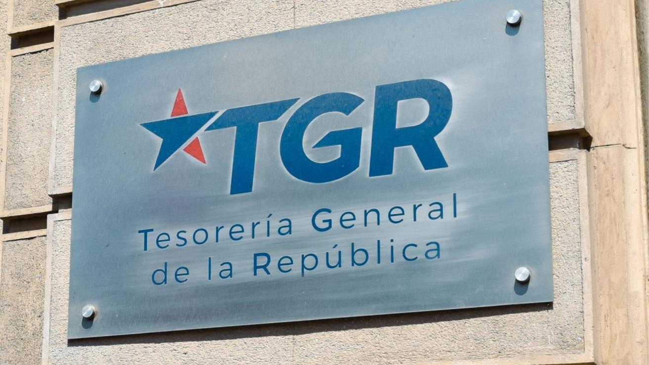 Inicia el embargo de bienes raíces a deudores del CAE: Incluso podrían rematarlos