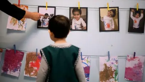 Proponen incluir el cuidado infantil en el hogar como alternativa a Sala Cuna Universal