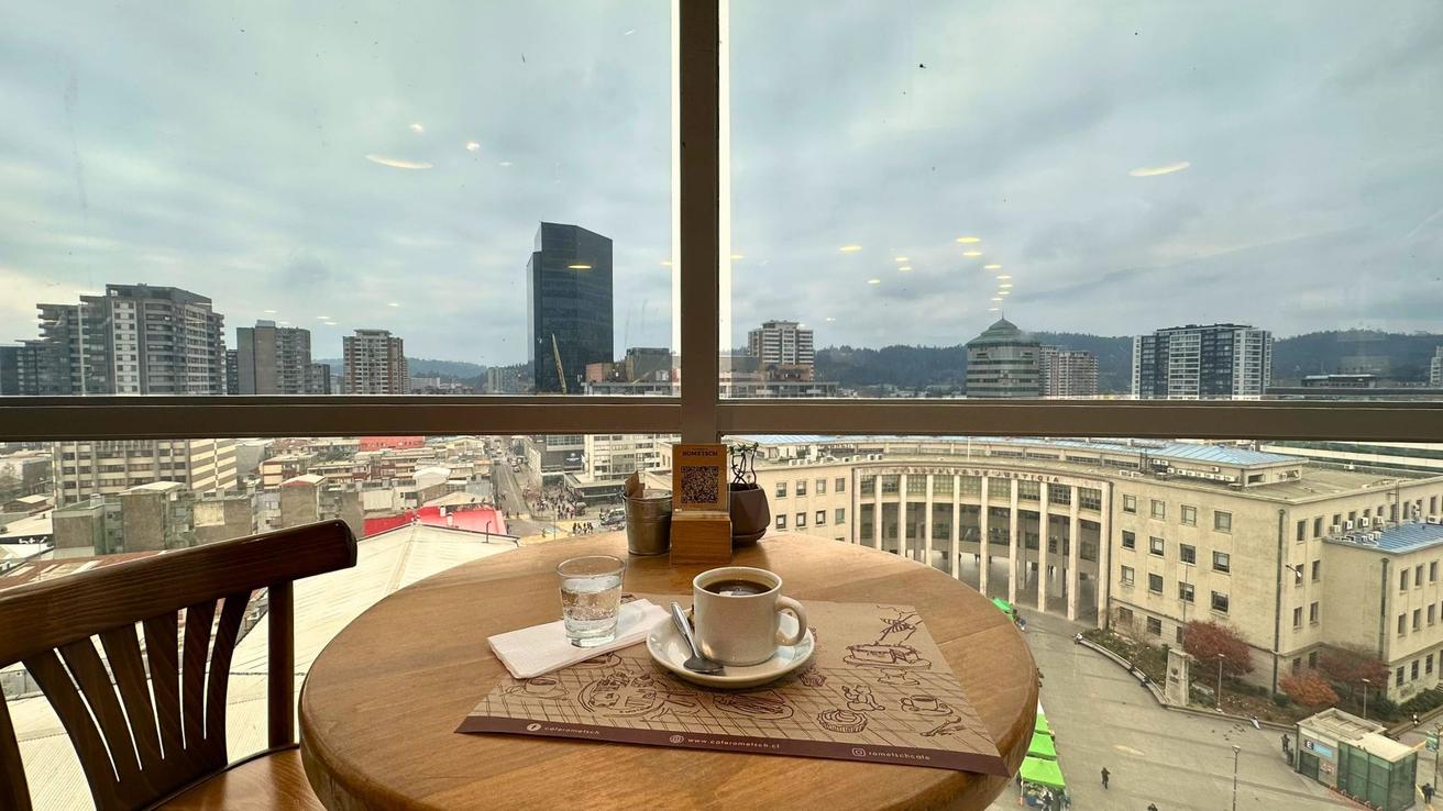 La cafetería oculta en el centro de Concepción para mirar la ciudad desde lo alto