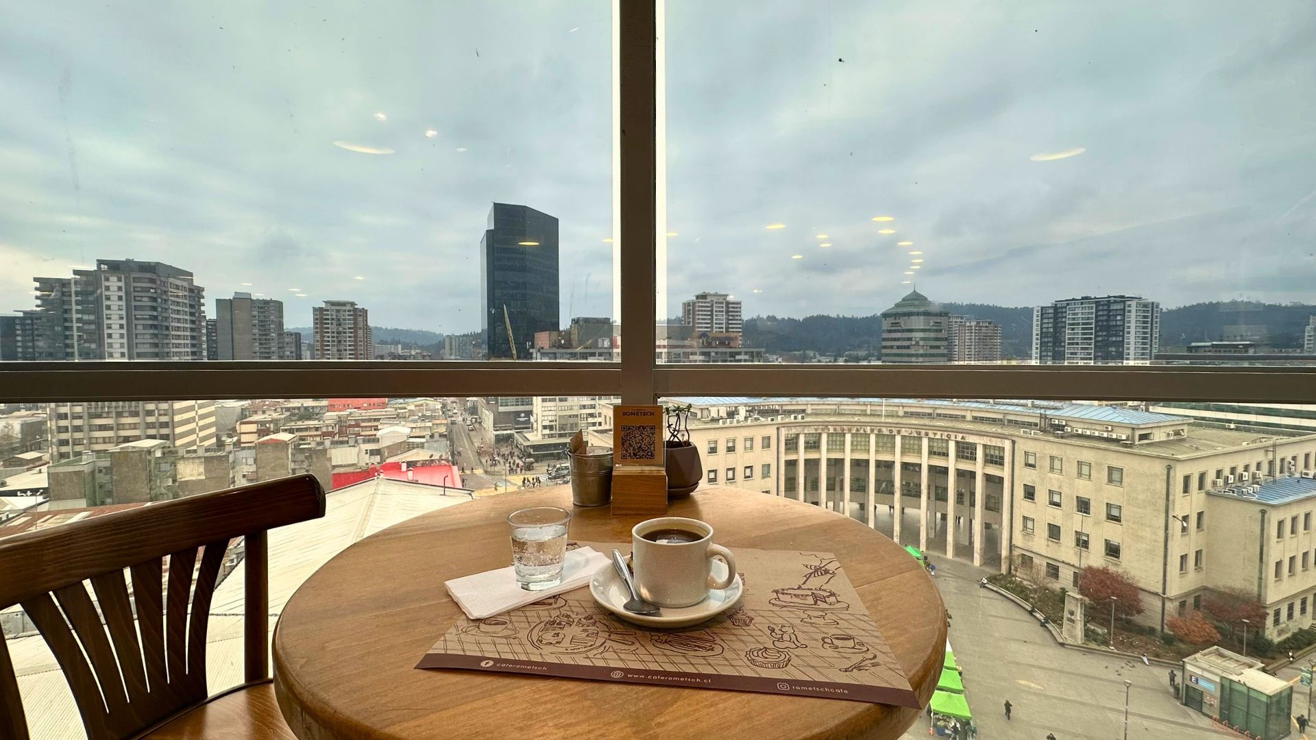 La cafetería oculta en el centro de Concepción para mirar la ciudad desde lo alto