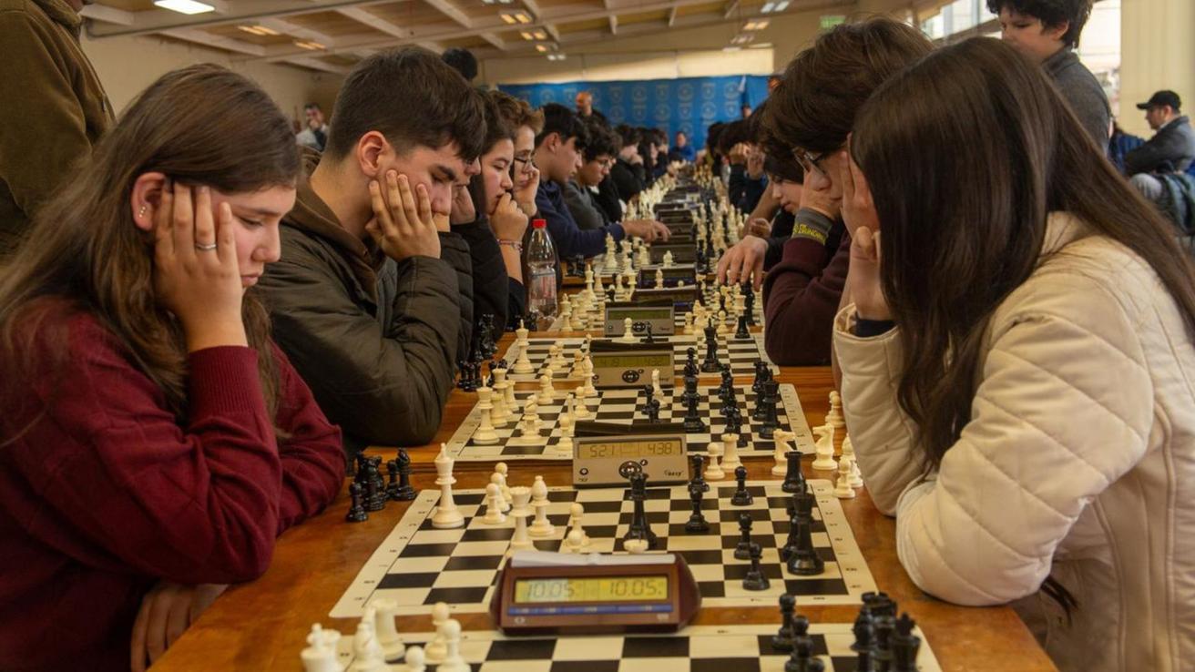 Crece la popularidad del ajedrez entre niños y adolescentes en Concepción con récord de participación