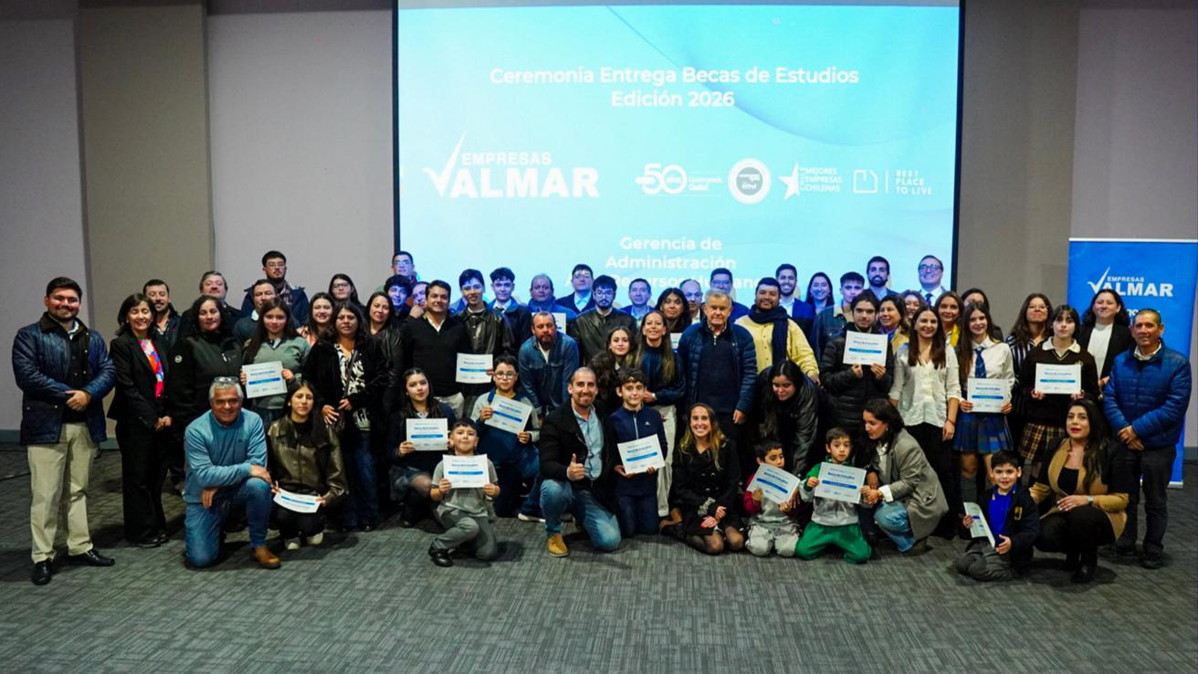 Empresas Valmar reconoce a hijos de trabajadores con 34 becas de estudio para 2026