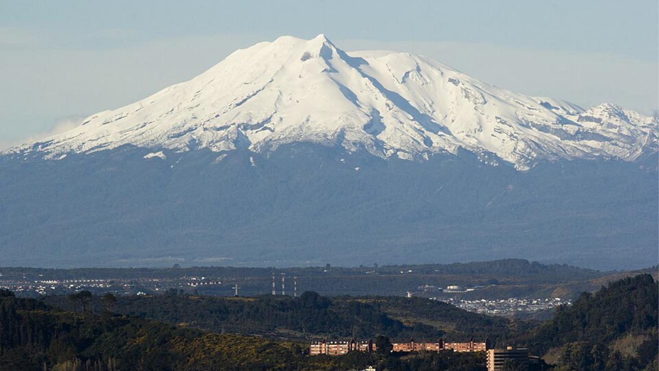 Excursionista muere tras caer 200 metros en medio de descenso en volcán Calbuco