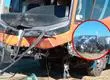 Colisión frontal a alta energía entre bus y vehículo menor deja dos muertos y decenas de heridos