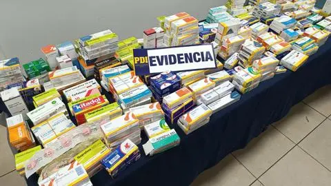Operativo en feria libre de Concepción termina con dos detenidos por venta ilegal de medicamentos