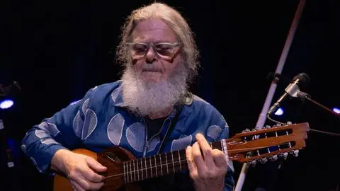 Imagen de Gustavo Santaolalla confirma histórico concierto en Concepción con su "Ronroco Tour"