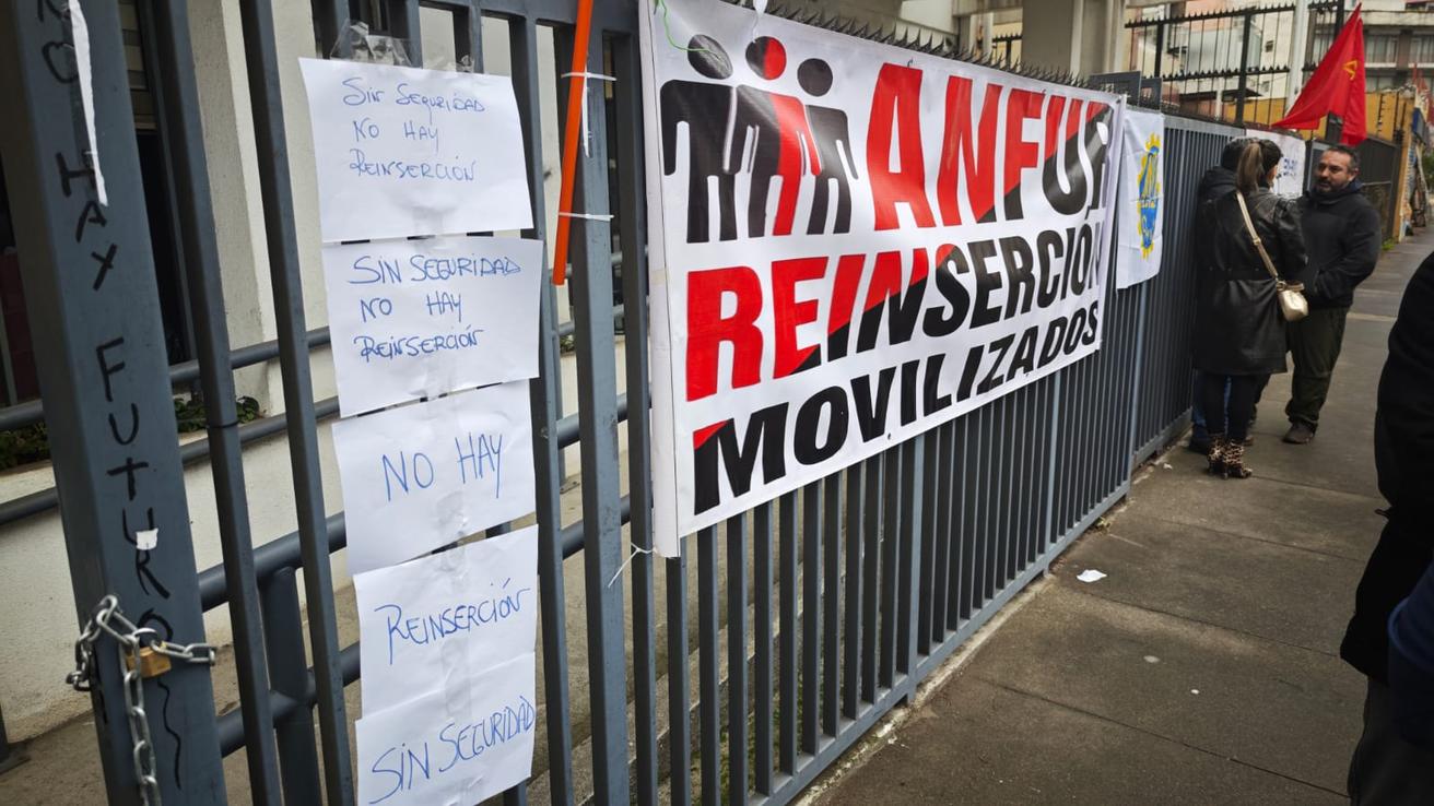 “Sin seguridad”: Funcionarios se toman en Concepción el Servicio Nacional de Reinserción Social Juvenil