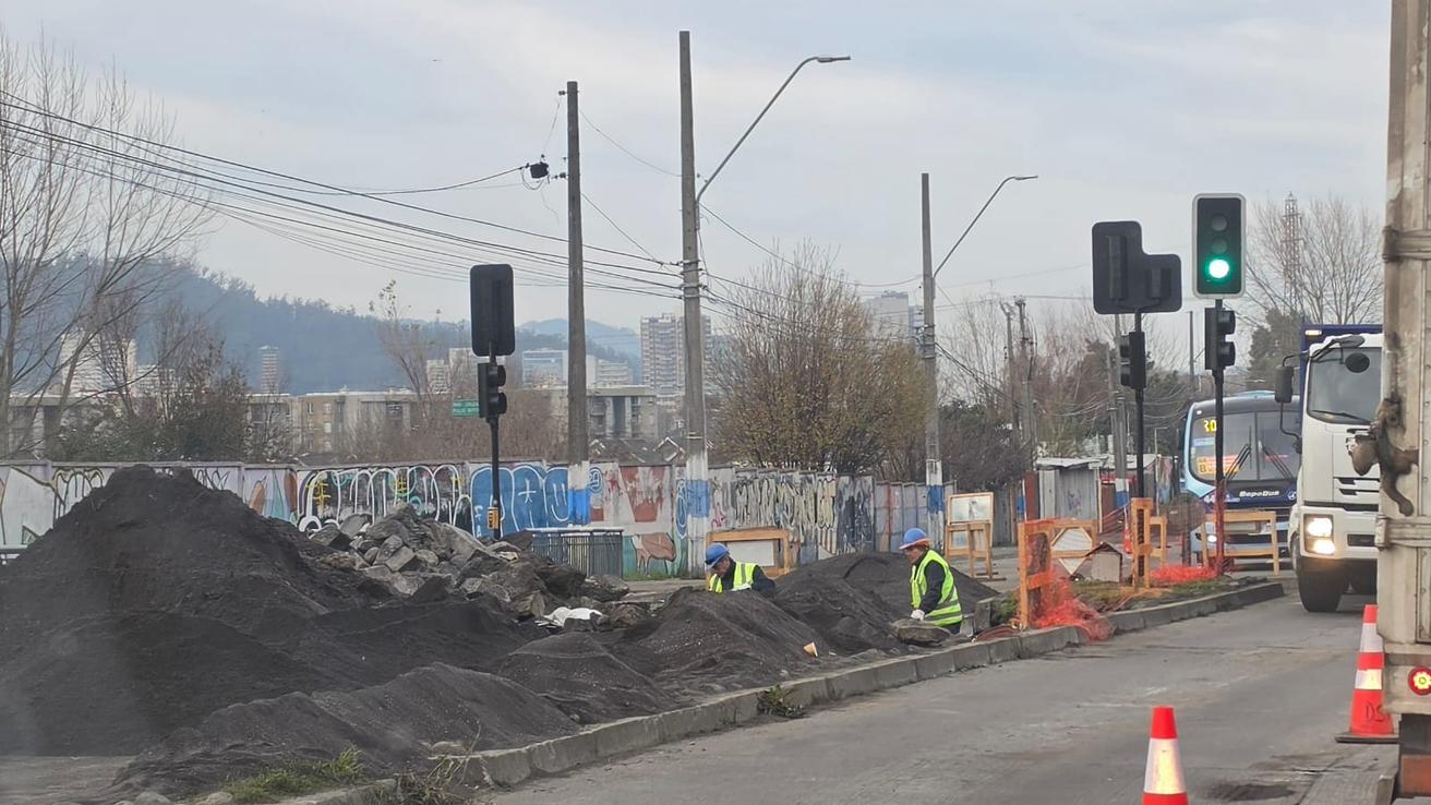 Anuncian que reparación de Avenida 21 de Mayo de Concepción continuará durante varios días: Una pista quedó bidireccional