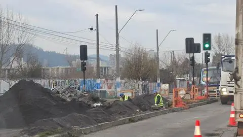 Imagen de Anuncian que reparación de Avenida 21 de Mayo de Concepción continuará durante varios días: Una pista quedó bidireccional