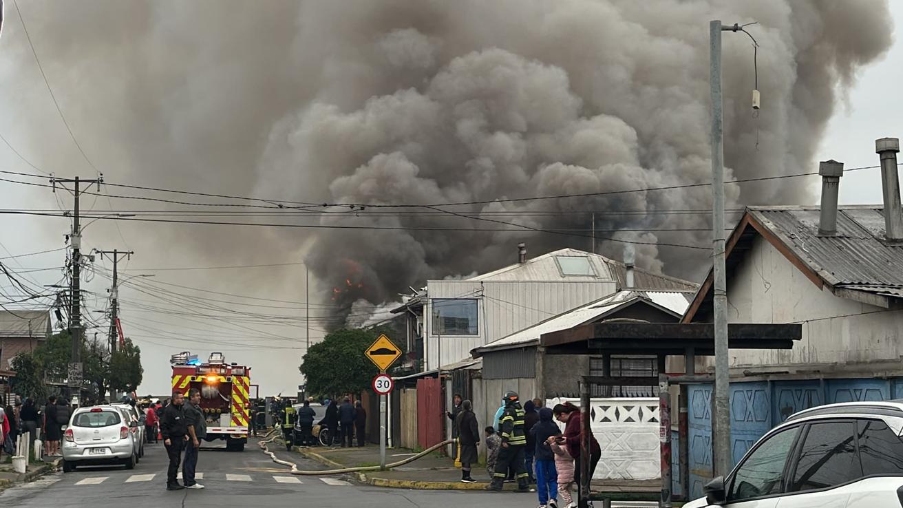 Incendio en múltiples viviendas deja una persona fallecida en San Pedro de la Paz