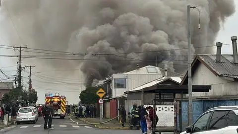 Incendio en múltiples viviendas deja una persona fallecida en San Pedro de la Paz