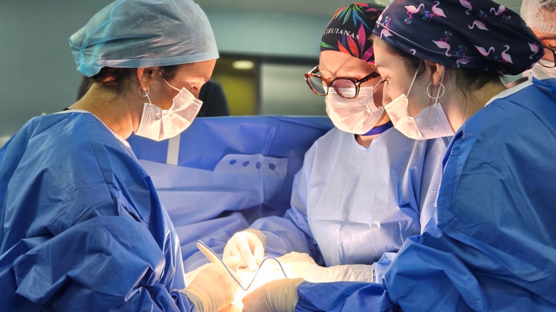 Hospital Las Higueras incorpora técnicas quirúrgicas de alta complejidad para tratar grandes hernias abdominales
