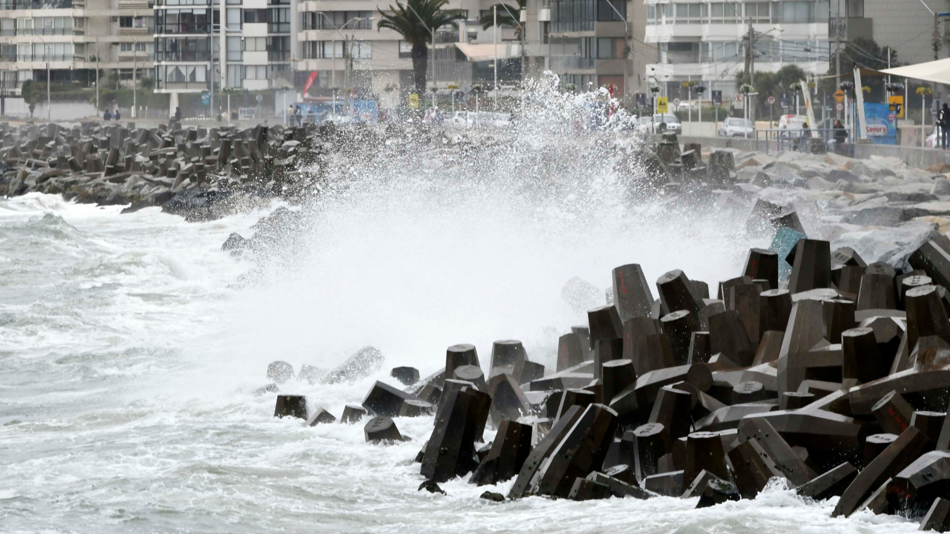 Aviso de mal tiempo y temporal en cuatro regiones traerá lluvia y vientos de hasta 130 km/h