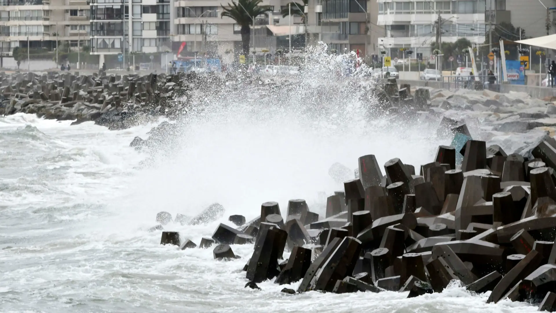 Aviso de mal tiempo y temporal en cuatro regiones traerá lluvia y vientos de hasta 130 km/h
