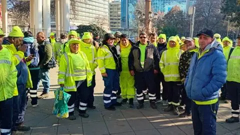 Cerca de 200 trabajadores de aseo y ornato paralizan funciones en Concepción por sueldos impagos: acusan 6 meses de irregularidades
