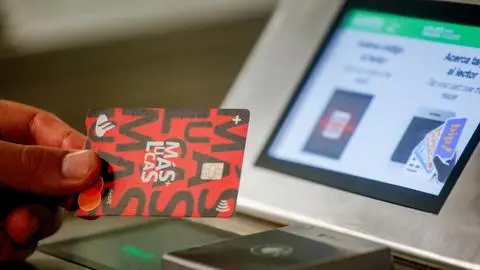 Publican nueva normativa para pagar en transporte público con tarjetas de esquema abierto