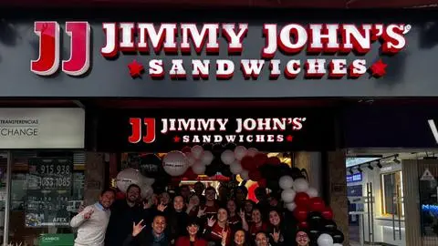 Reconocida cadena internacional de sándwiches abre su primer local en Chile y anuncia 5 nuevas tiendas