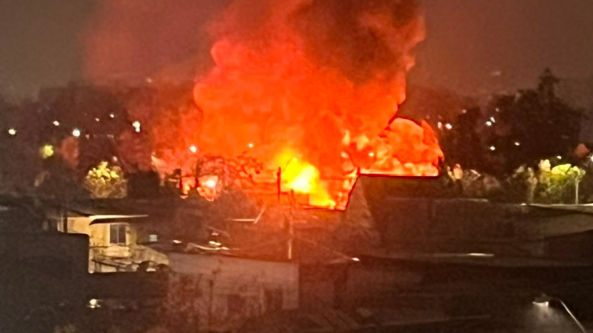 Encuentran sin vida a tres menores de edad y dos adultos tras incendio en vivienda de El Bosque