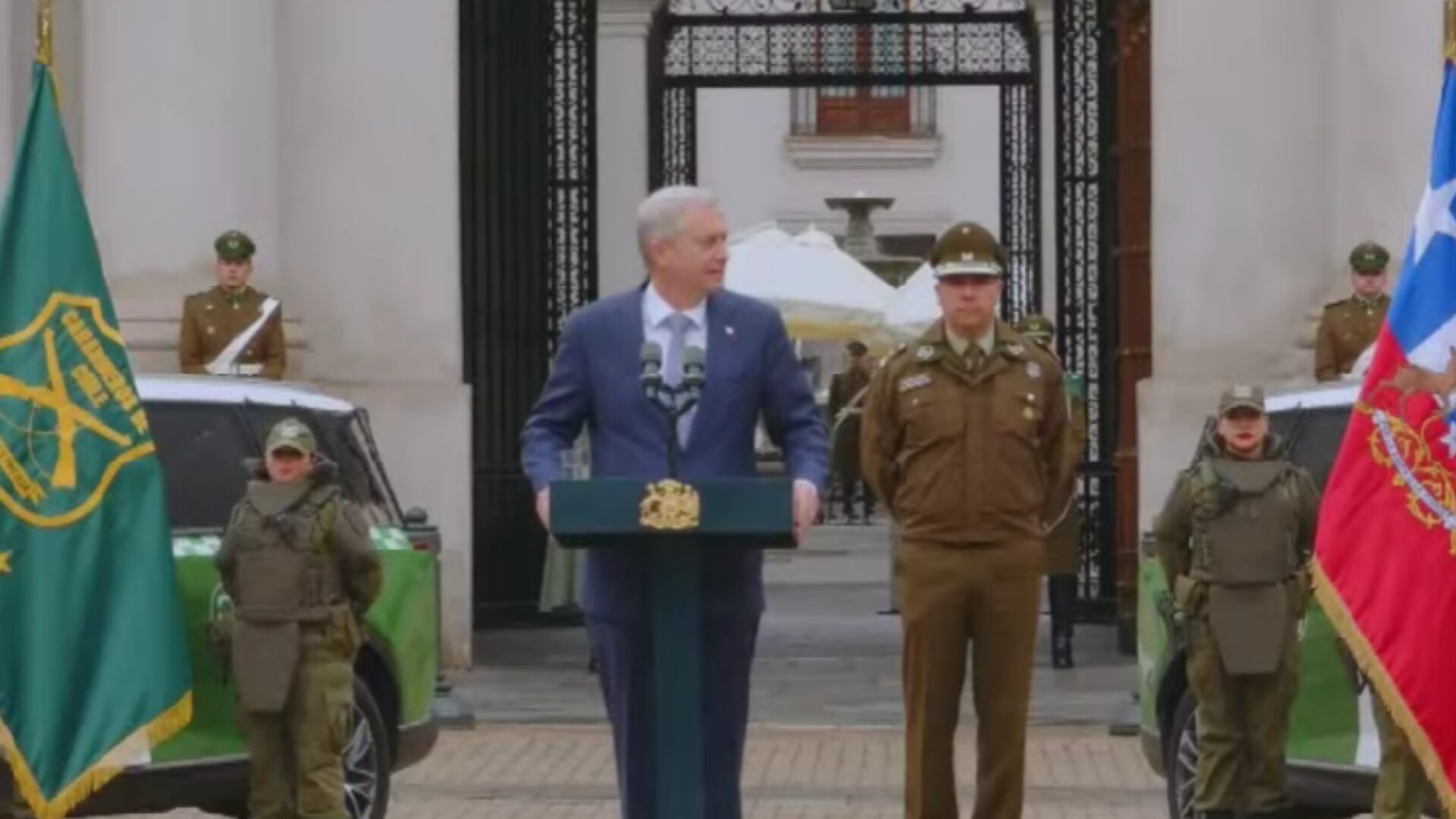 Aumento de sueldo y más carabineros en la calle: Las claves del nuevo proyecto del Gobierno