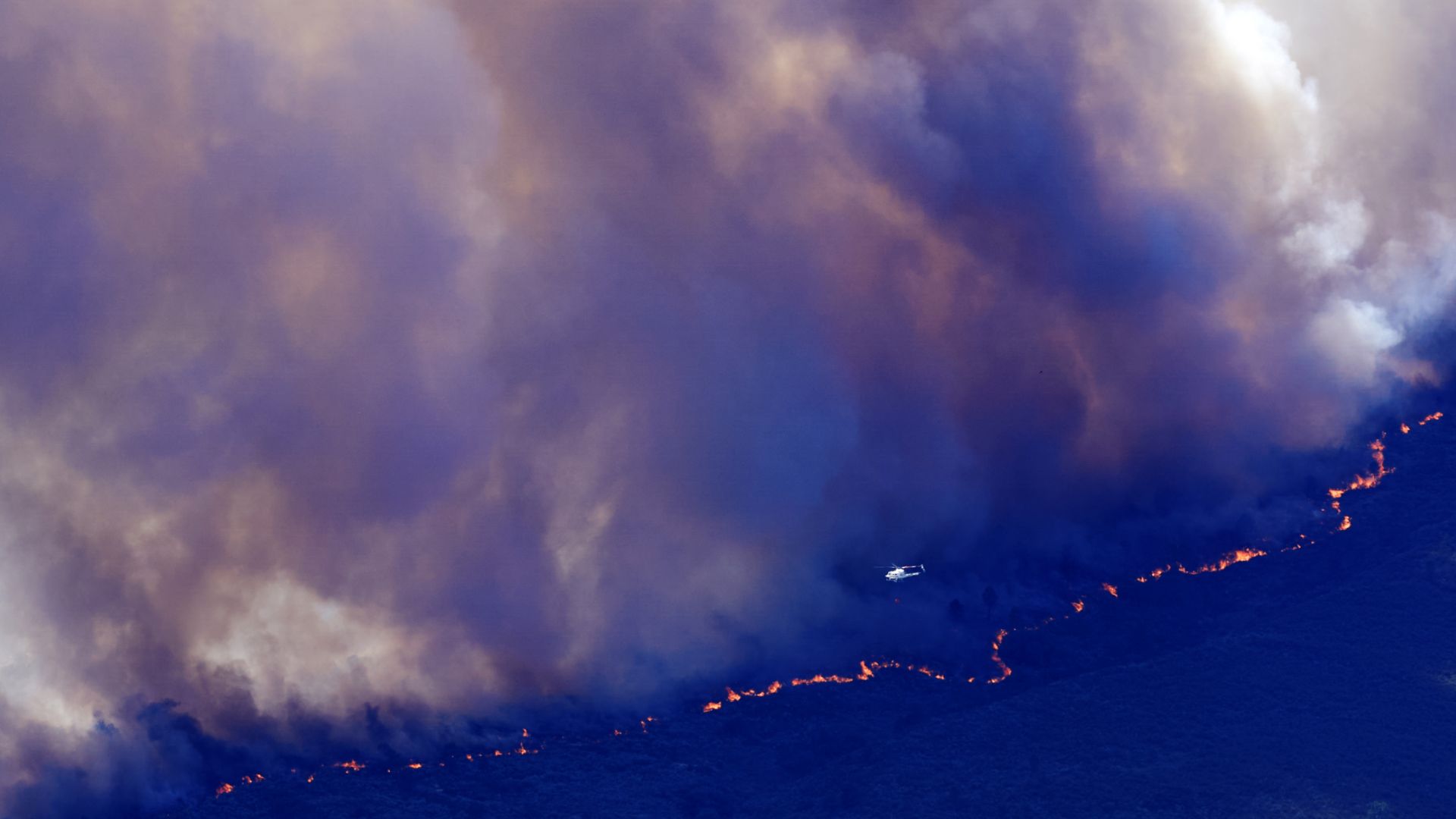 Incendios forestales en España y Francia obligan a evacuar a más de 250 mil personas