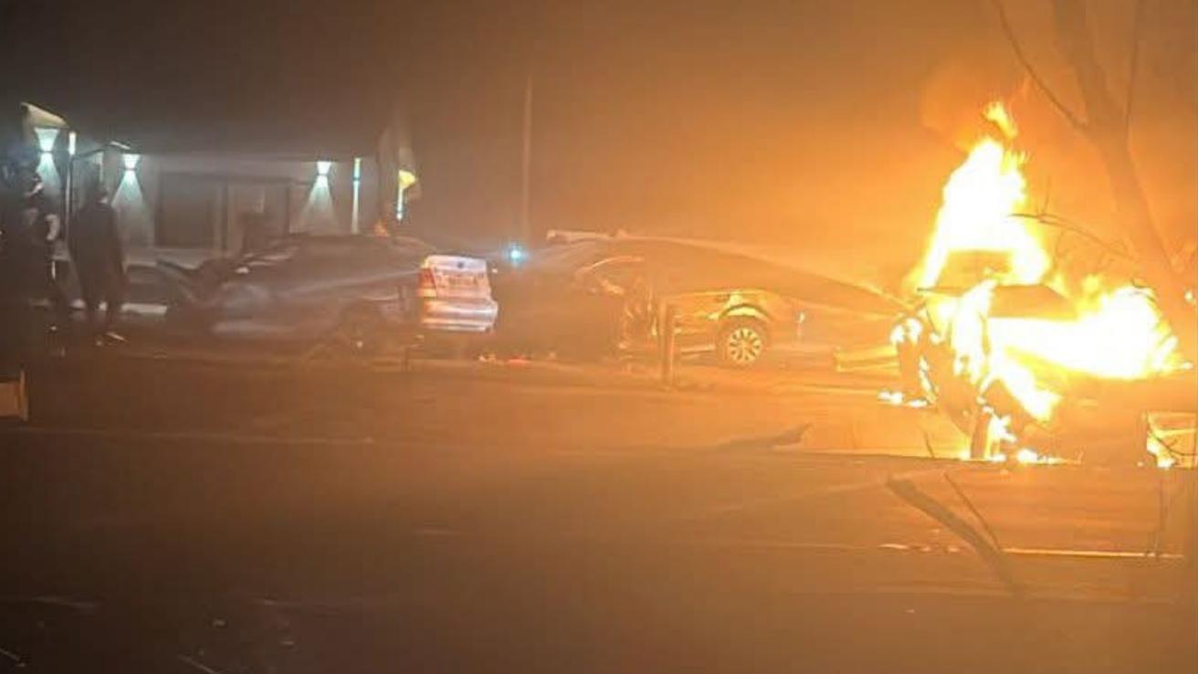 Grave colisión termina con un vehículo incendiado y mantiene el tránsito suspendido en Ruta 5 Norte