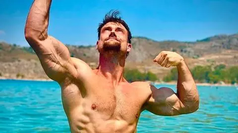 Famoso influencer culturista muere ahogado en lago de Tailandia