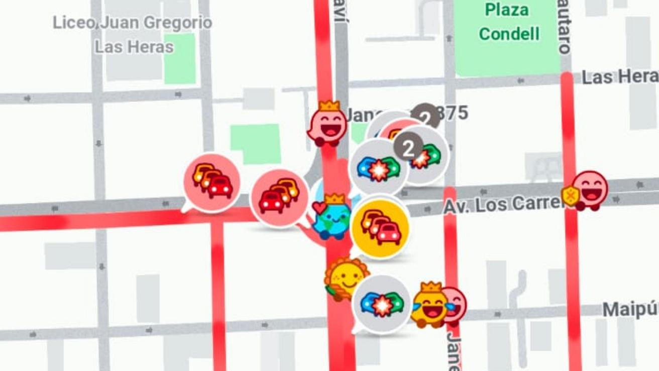 Colisión en rotonda Paicaví moviliza a equipos de emergencia