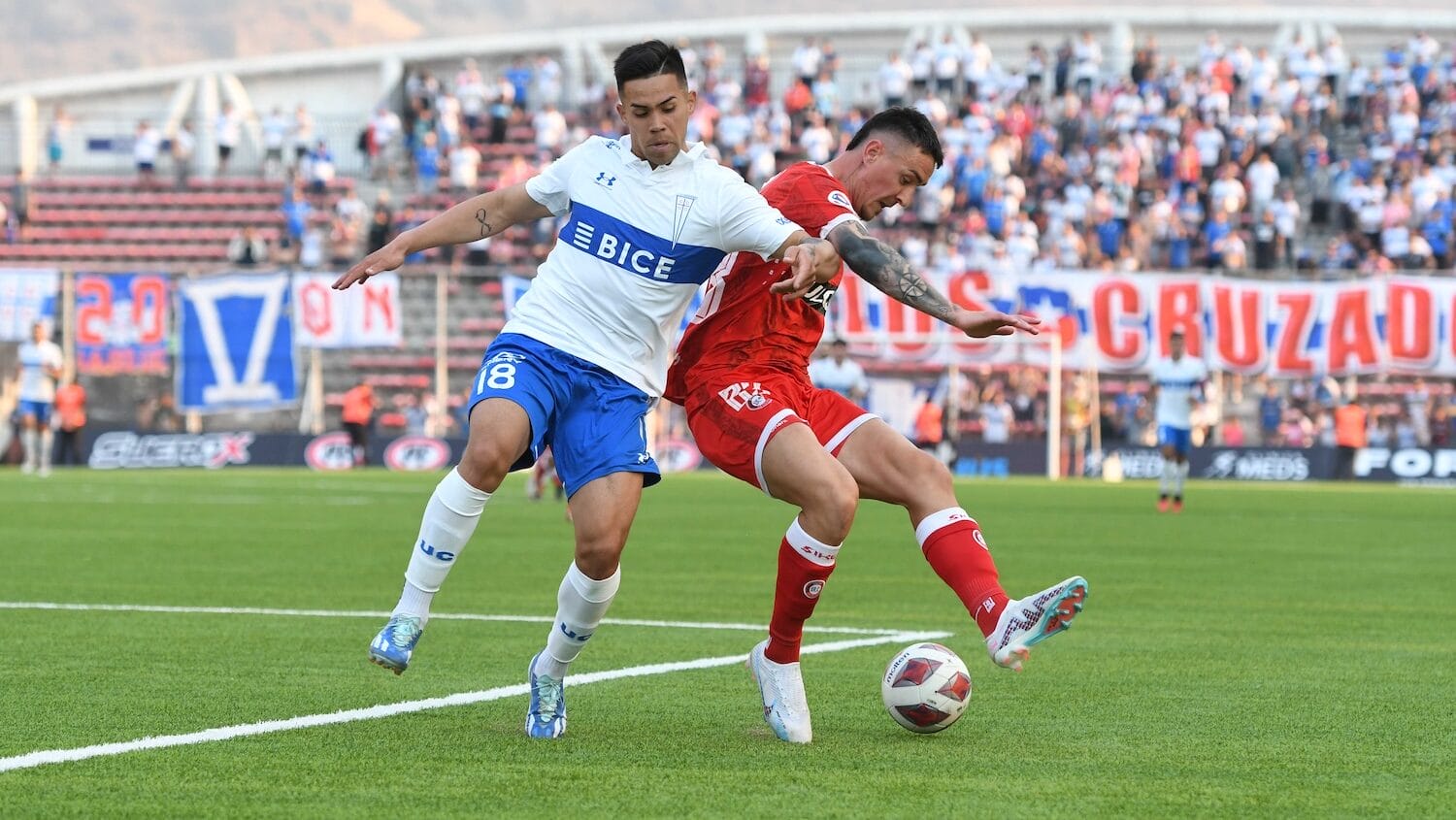 Otro lío más para el fútbol chileno: Universidad Católica no podrá debutar ante La Calera por suspensión de su partido