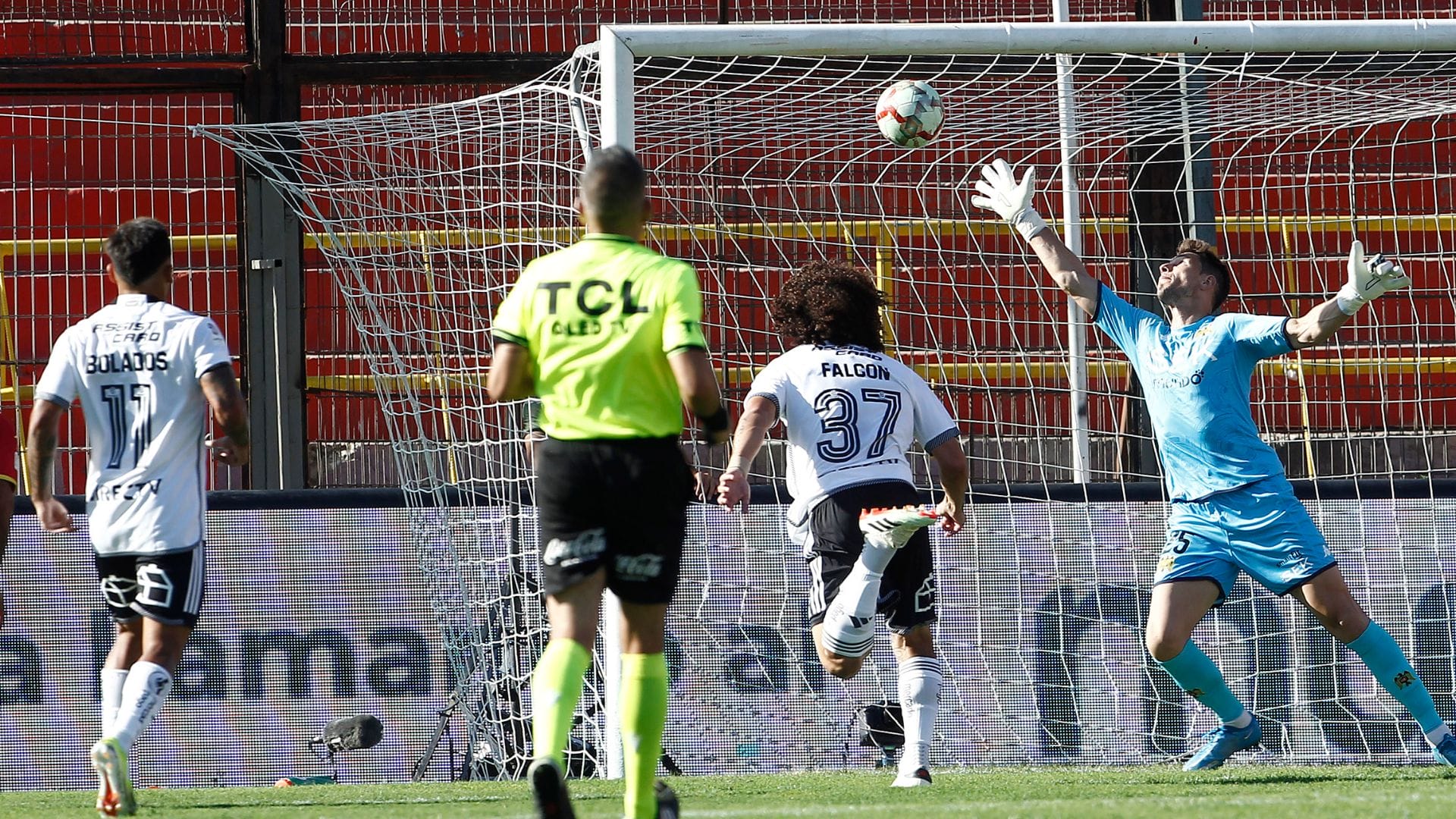 Dos golazos para encaminar la victoria: Revisa los tantos de Colo-Colo en el primer tiempo ante Unión