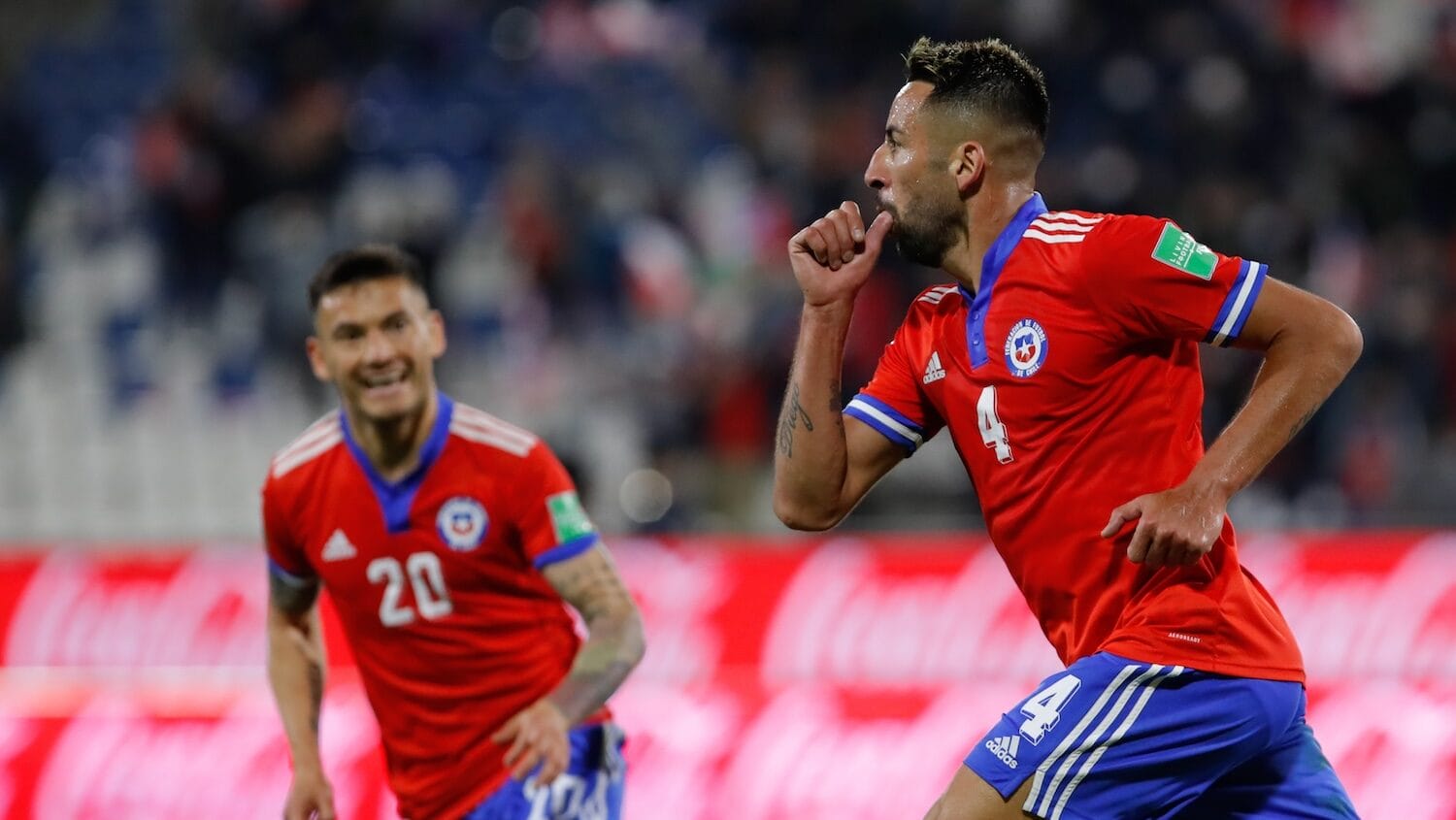 Aseguran en Argentina que Mauricio Isla será otro de los retornados a La Roja junto a Ricardo Gareca