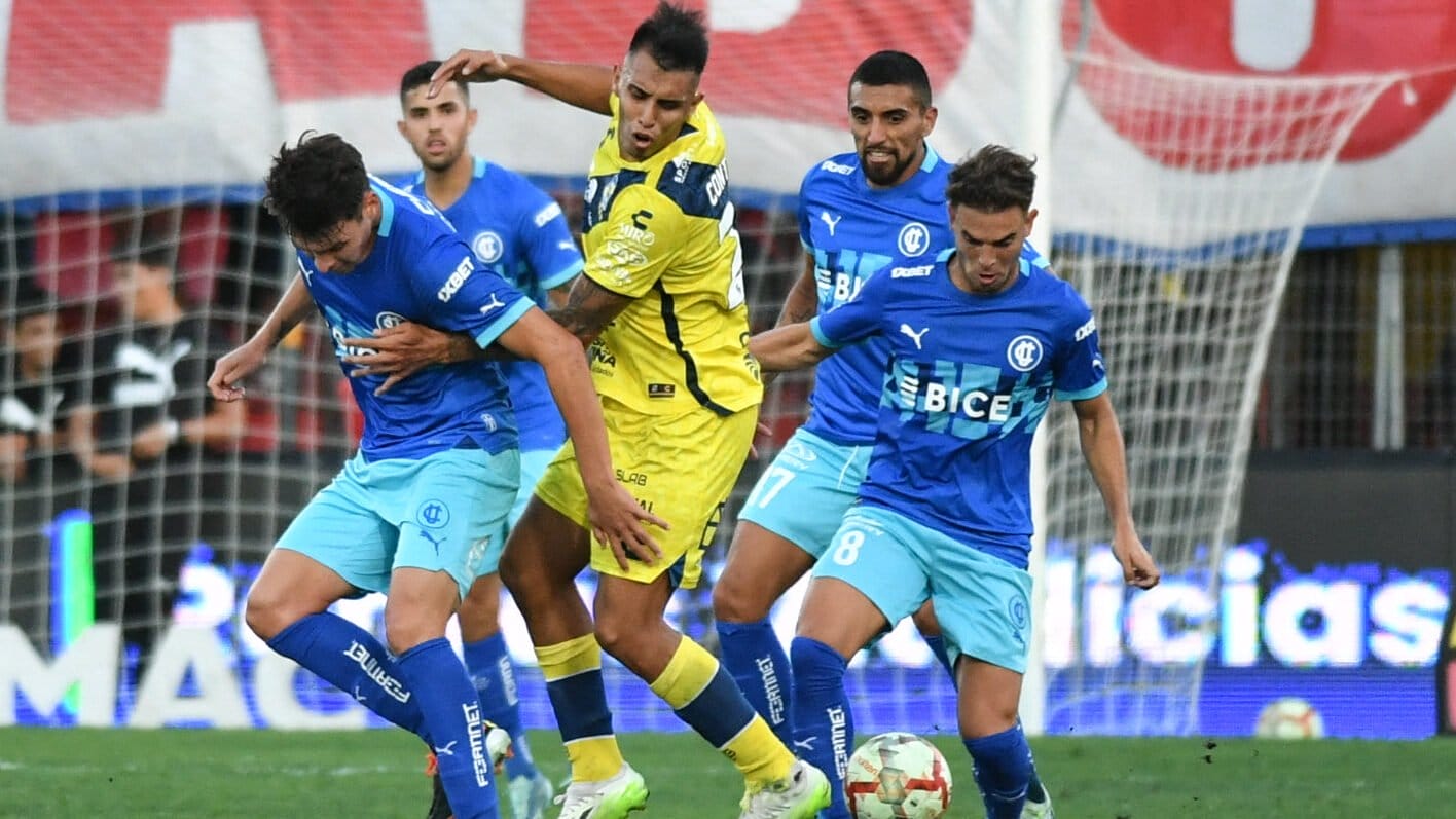Crisis desatada: Universidad Católica vuelve a perder en fútbol chileno a manos de Everton