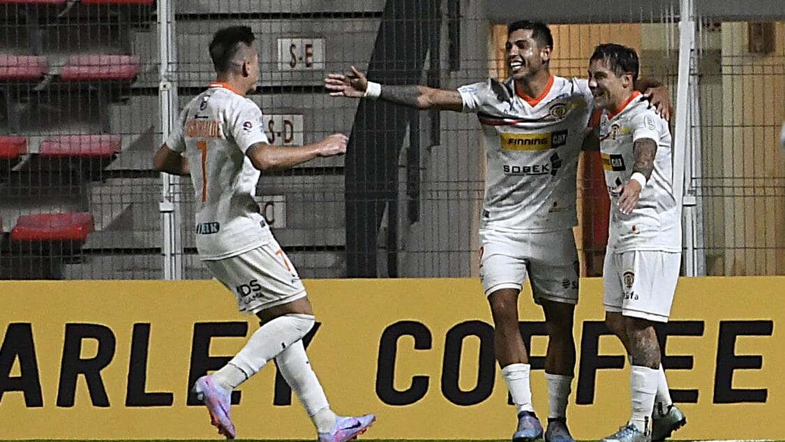 Cobreloa da el golpe en el fútbol chileno y conquista una tremenda victoria ante La Calera