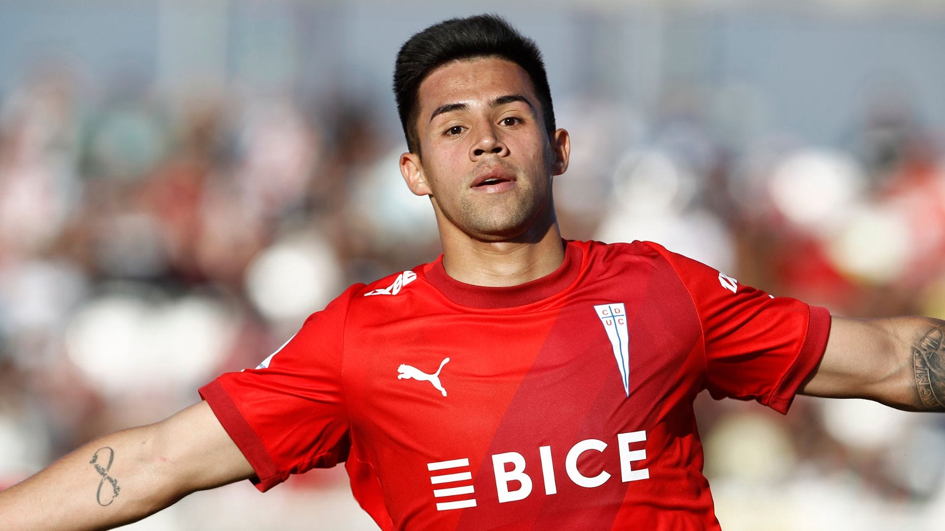 Sólida actuación: La Universidad Católica venció a Palestino y logró su primera victoria en el Campeonato Nacional