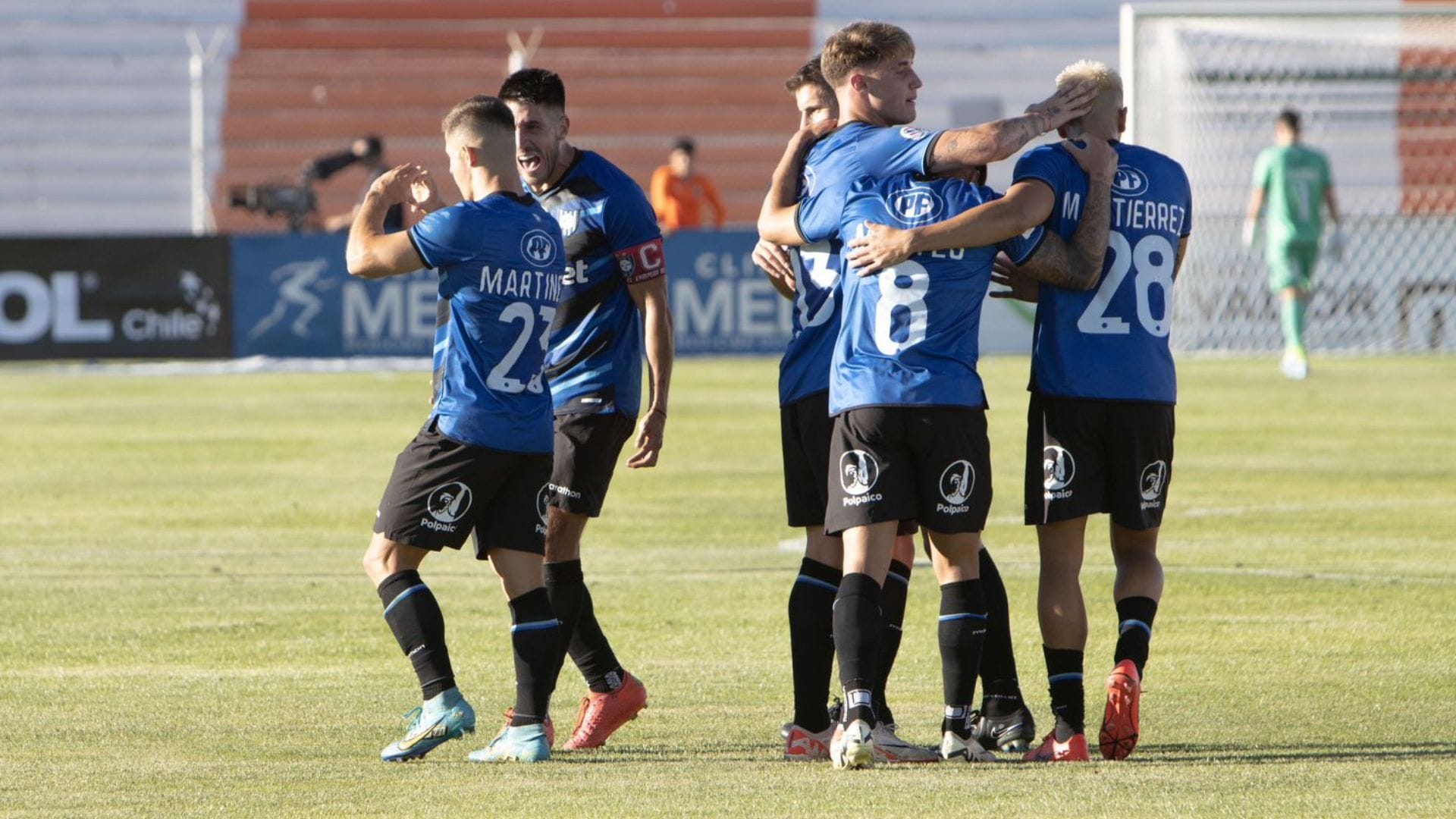 Primera victoria del Acero: Huachipato superó a Cobresal de visita con sólida actuación