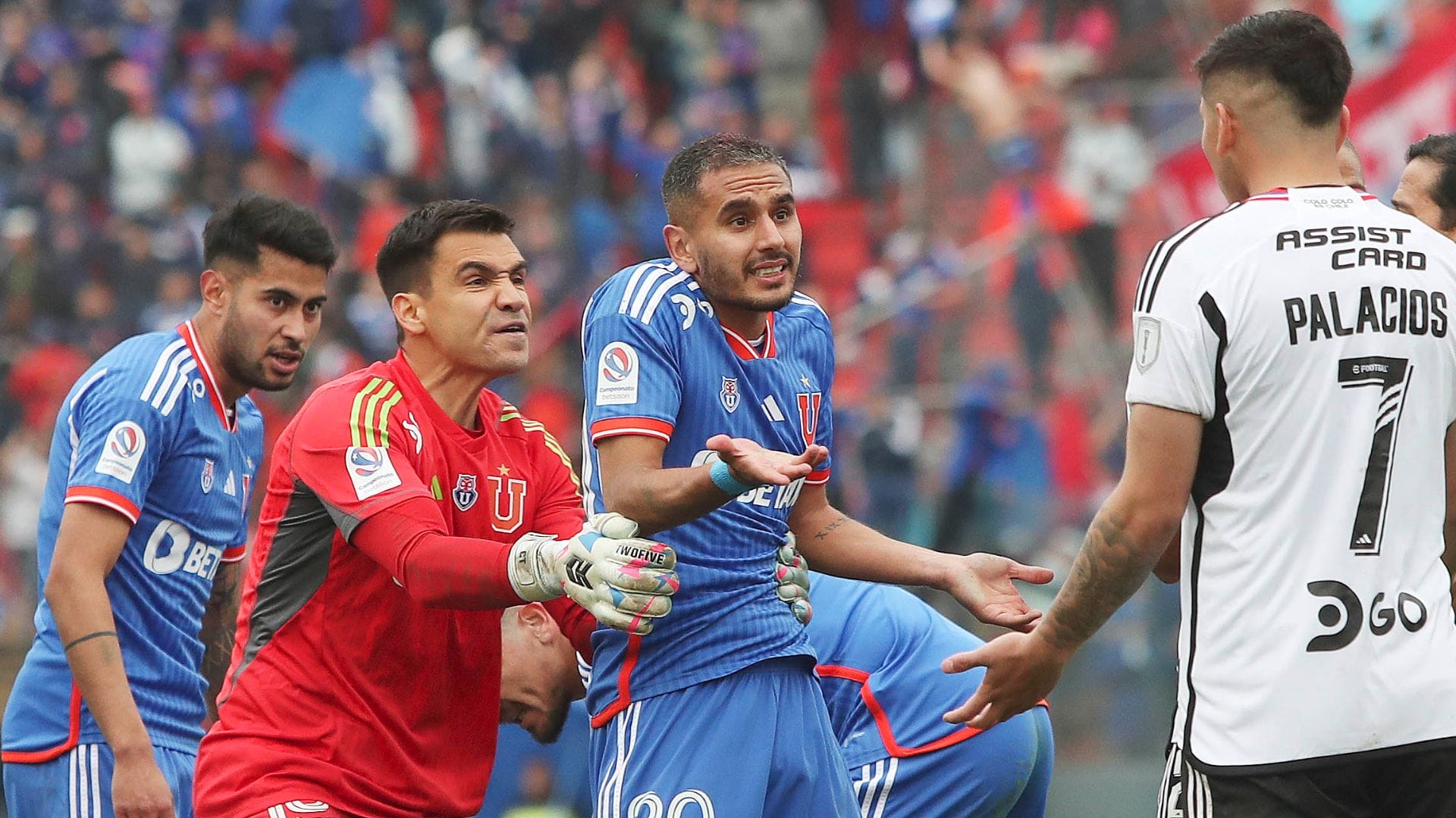Con Vidal como titular en los albos: ¡Ya están confirmados los equipos para el Superclásico entre Colo-Colo y la Universidad de Chile!