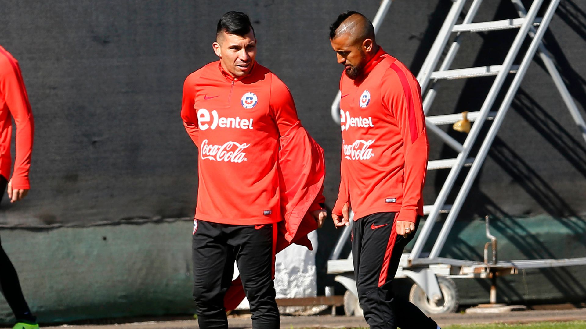 Sigue viva la disputa de Bravo con Vidal: Guarello dio detalles del conflicto que aún vive en la Selección Chilena