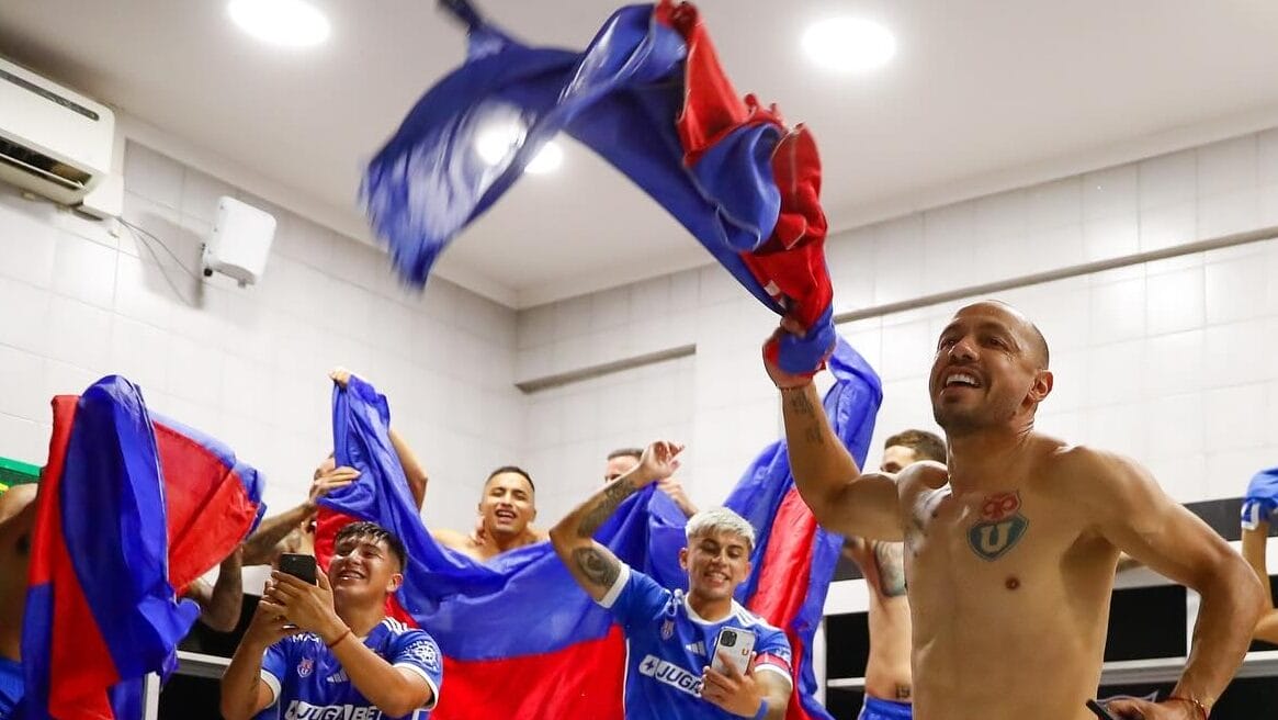 VIDEOS: Marcelo Díaz lidera los festejos de Universidad de Chile tras ganar el Superclásico ante Colo-Colo