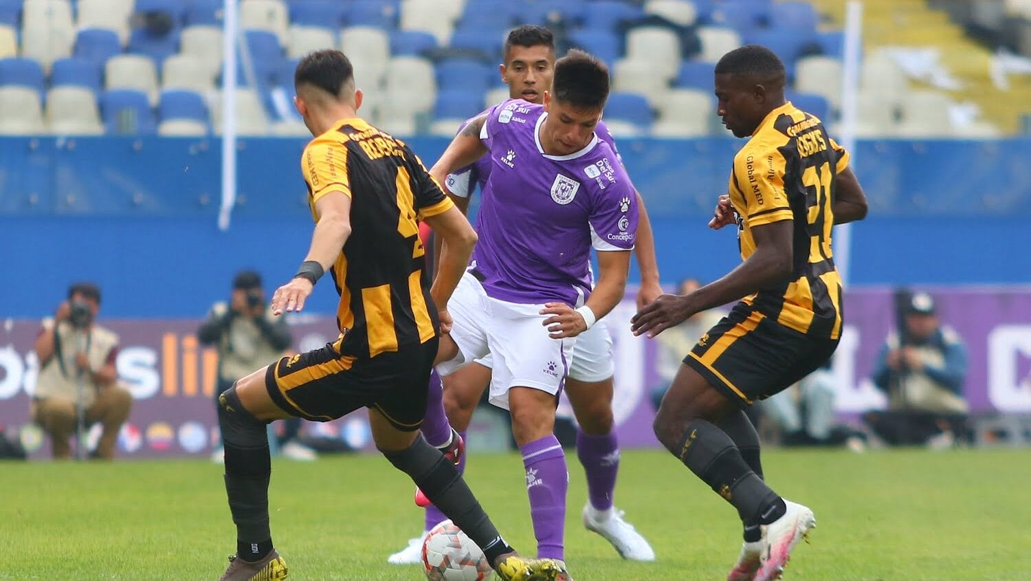 ¡Clásico penquista! Fernández Vial y Deportes Concepción jugaron partido amistoso