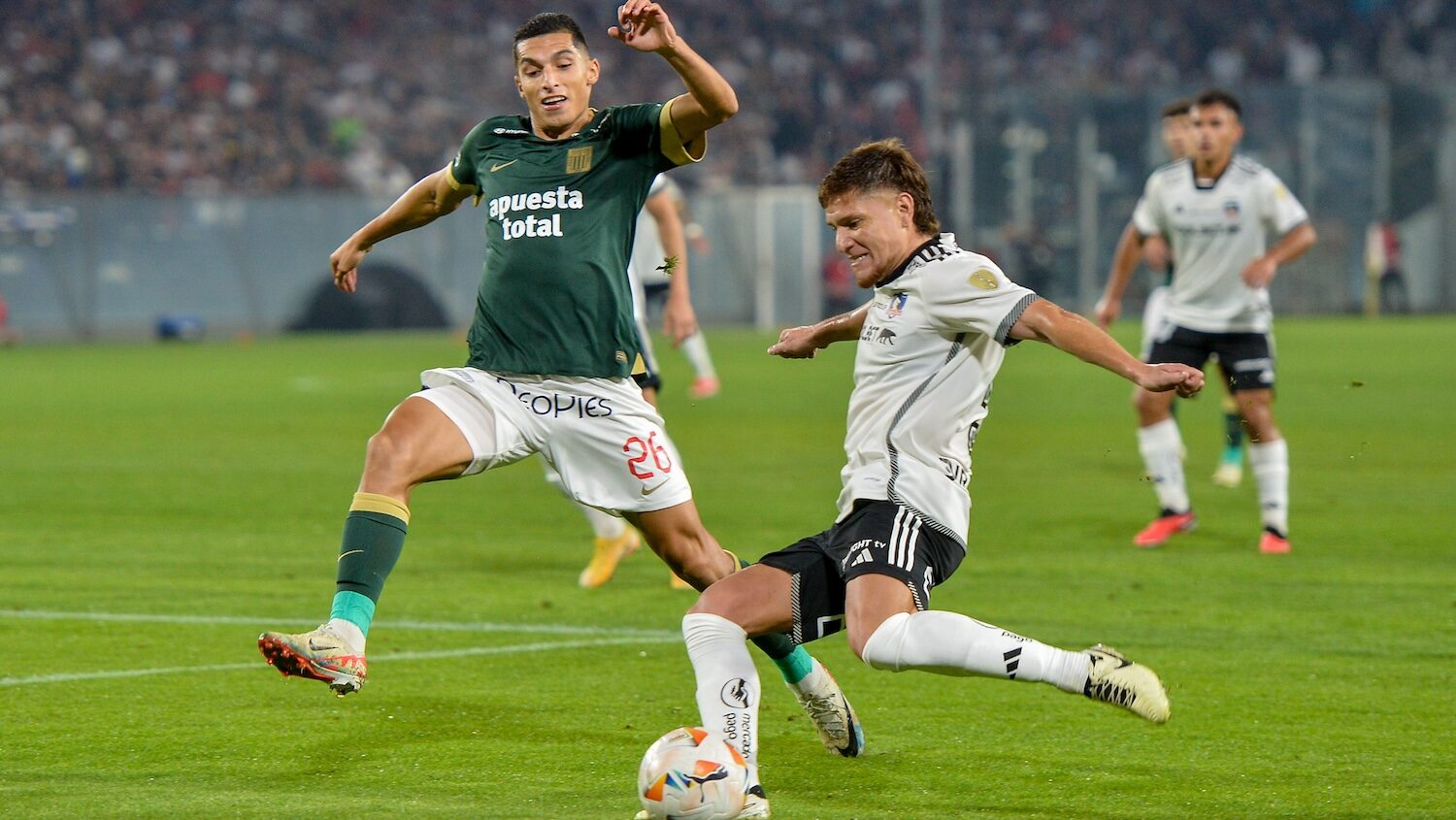 Leonardo Gil apoya a Arturo Vidal en Colo-Colo y le cae duro a Alianza Lima: “Hicieron un partido muy mezquino”