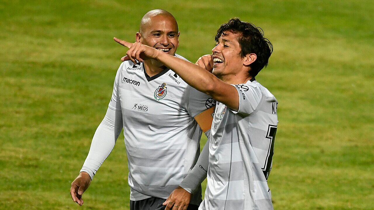 Matías Fernández emociona a Humberto Suazo con su conmovedor saludo al eterno goleador del fútbol chileno