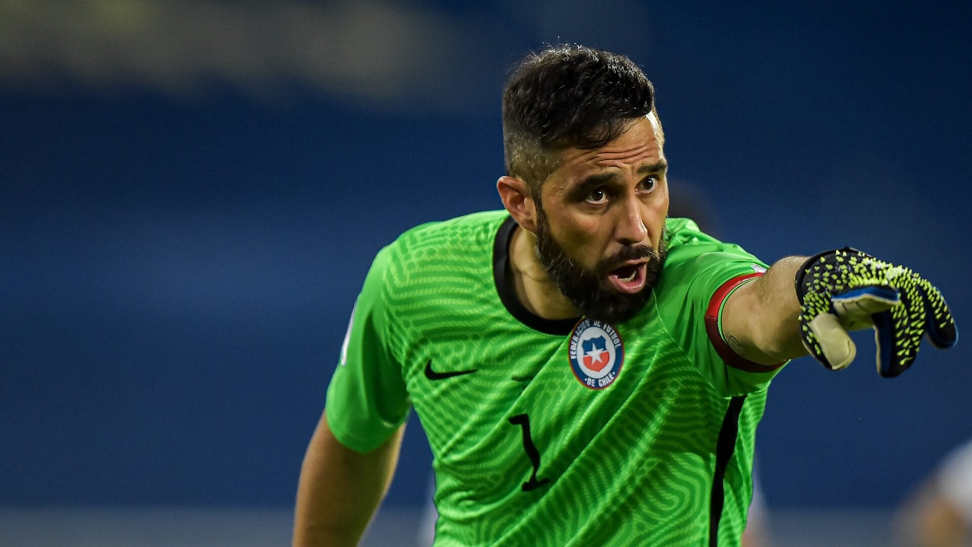 ¡Bombazo! Claudio Bravo vuelve al ruedo en el fútbol chileno junto a La Roja pensando en Paraguay